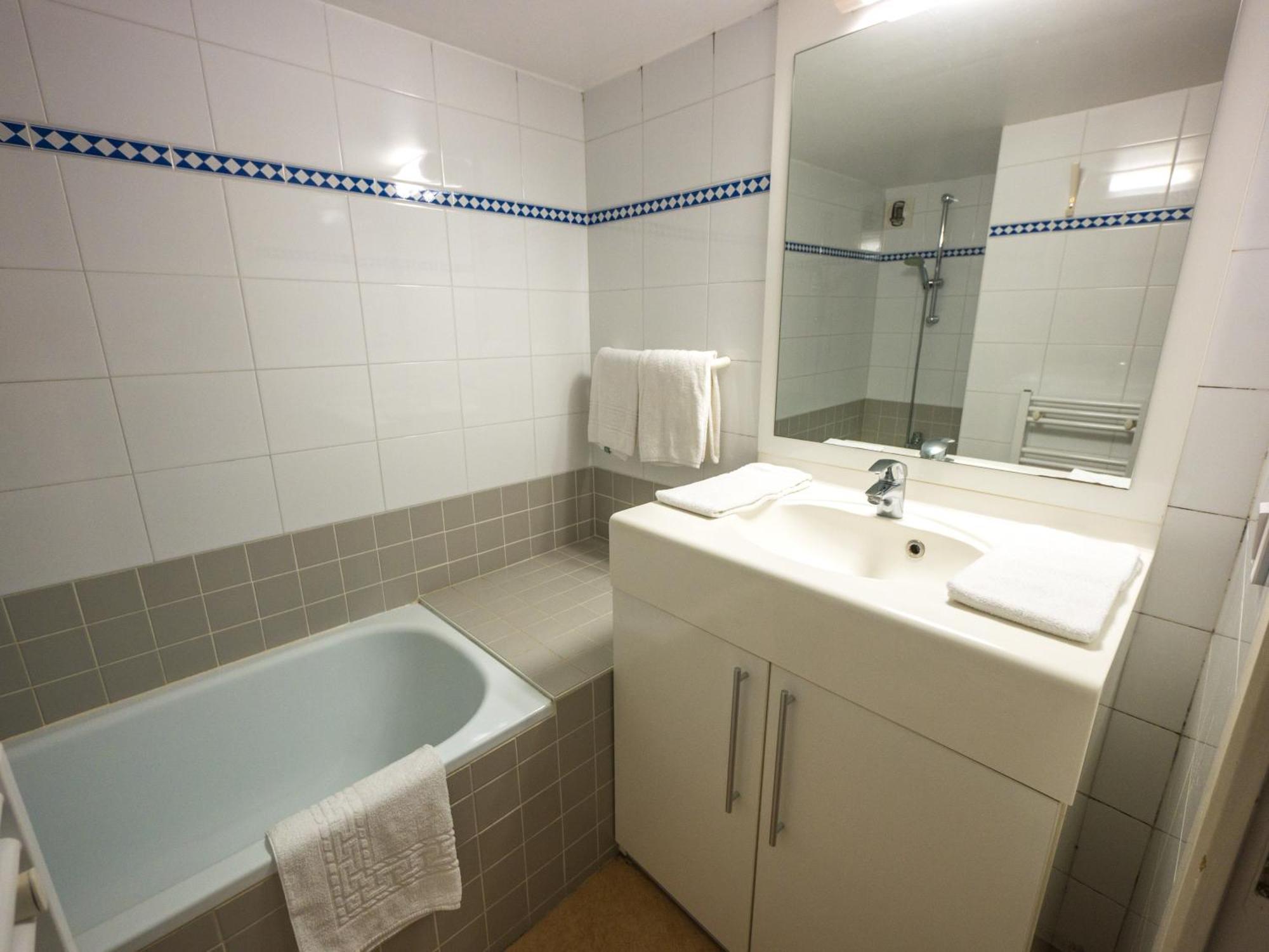 One-Bedroom Apartment Sea Side